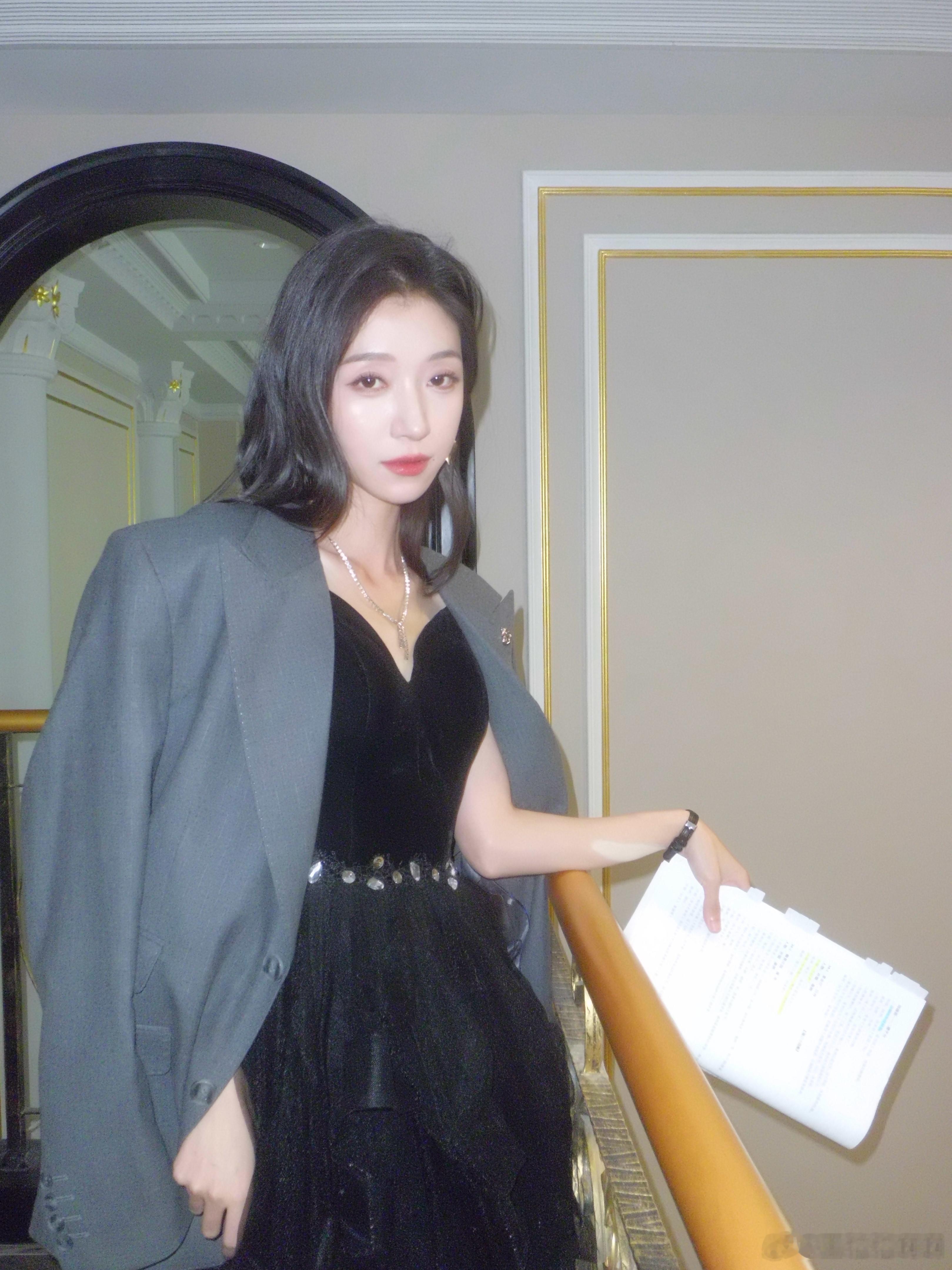 许烟杀青快乐！！！ ​​​