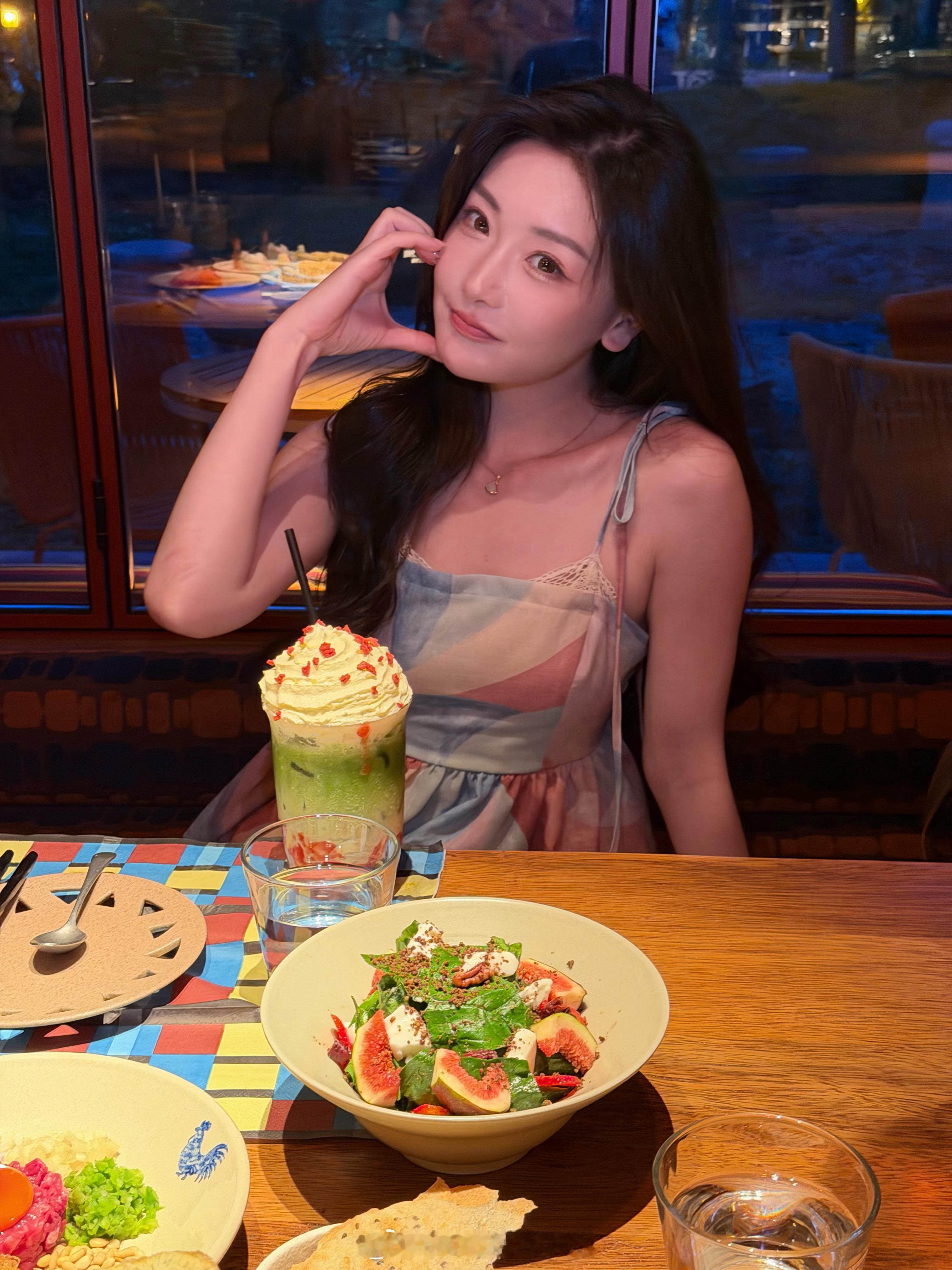 你上辈子一定是碳酸饮料吧 我一看到你就开心得冒泡