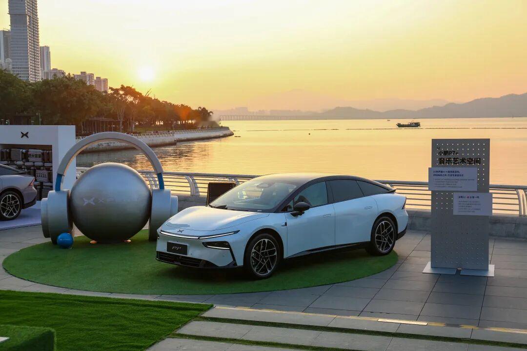 2月2日，全新升级的小鹏P7+开启海外大批量交付，成为全球首款主打AI能力的智能