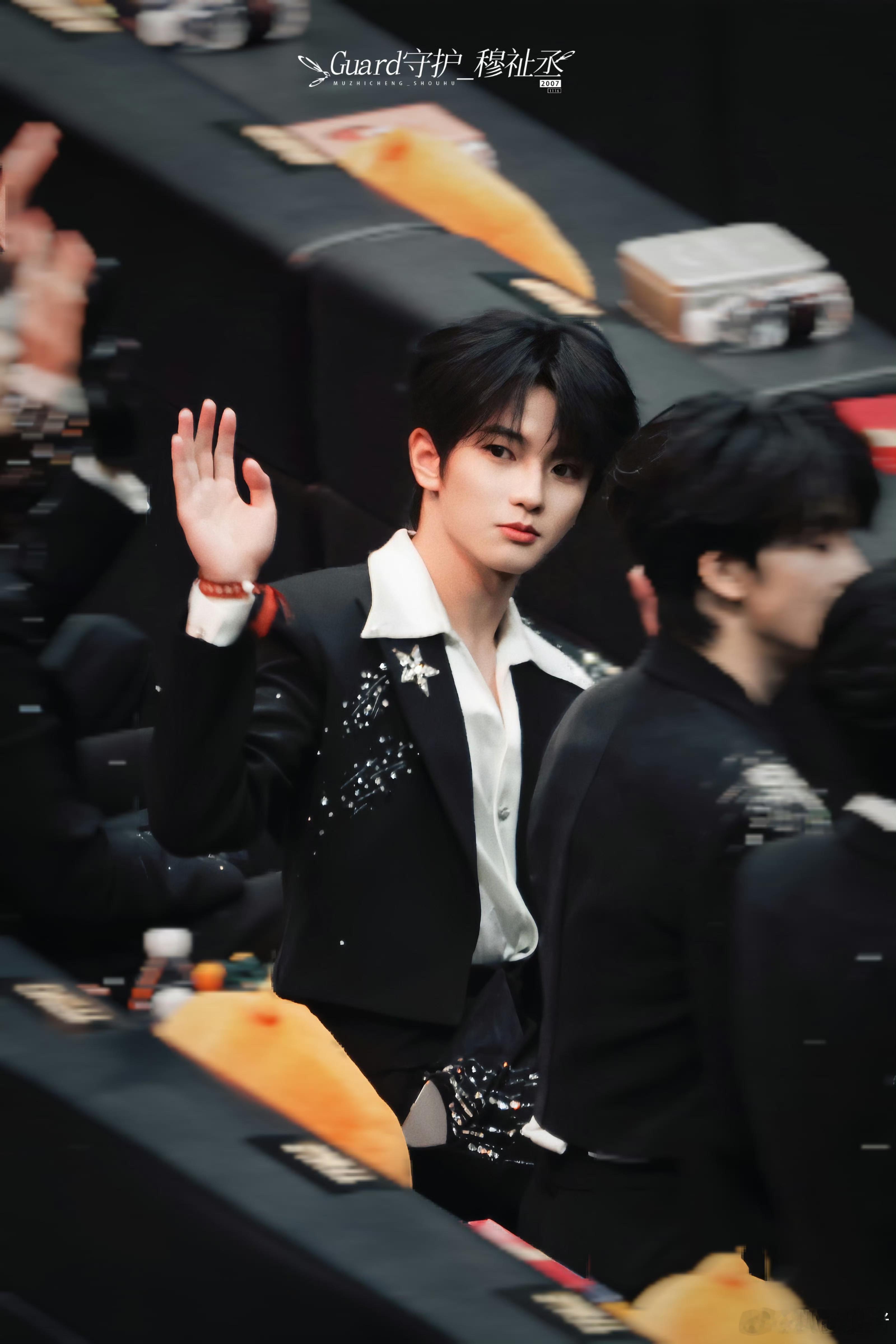 穆祉丞送苏新皓的生日礼物 真诚善良的小朋友，每次都会精准的送出好朋友最需要的礼物