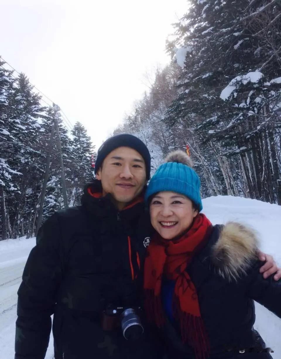 著名影视演员，“天下第一嫂”，王馥荔说：估计不少观众已经知道了，王骁是我的儿子，