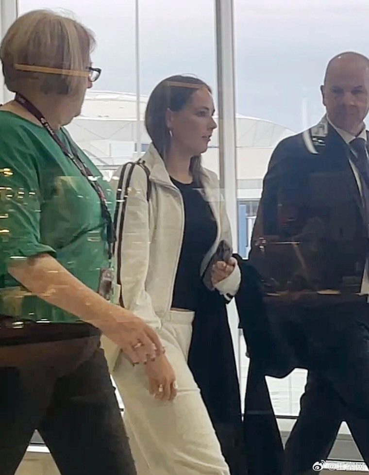 挪威王室 🇳🇴6月2日，英格丽德·亚历山德拉公主被拍到抵达悉尼机场。由于王储