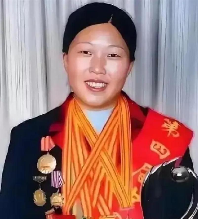 新婚夜躲在沙漠地窖哭泣的19岁新娘，40年后却成为站上联合国领奖台的“治沙女王”
