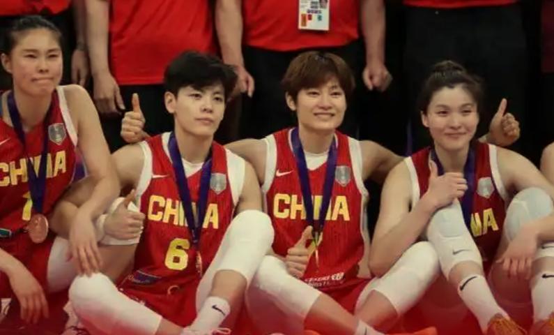 业内人士发声，长期封闭集训这事终于要有定论了。如果说之前反对长期封闭集训的都是球