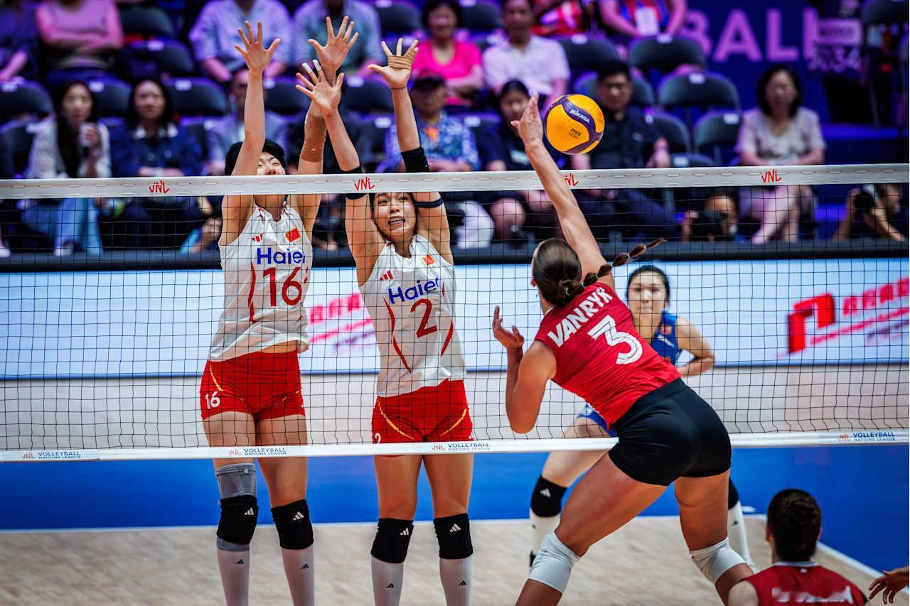 中国女排2比3输给加拿大，掉了9.18分！中国女排
