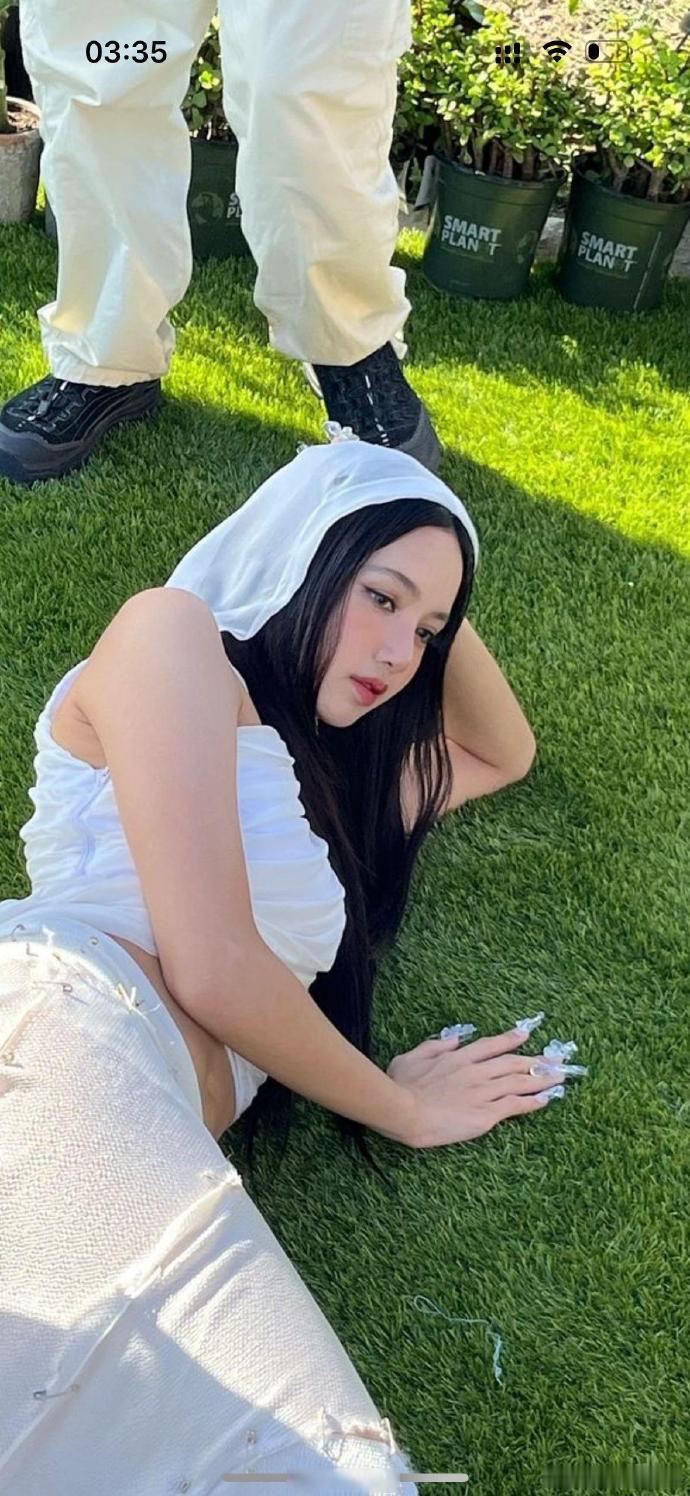 Lisa找到了无刘海美貌的秘诀。 ​​​