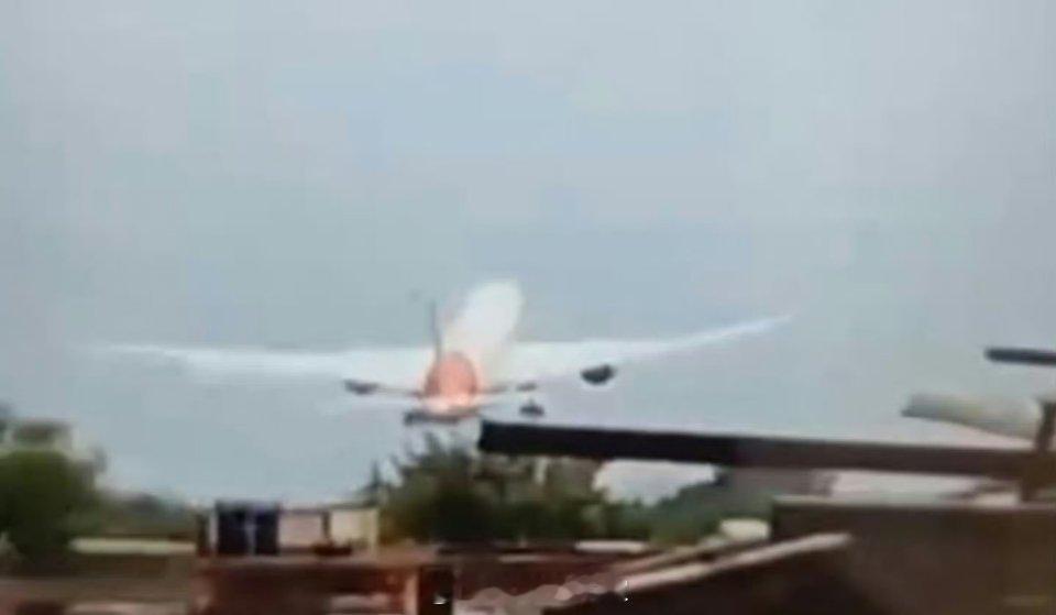 一架波音787客机印度坠毁这里面还没有啥大空难……有人说是机械故障加误操作 ​​