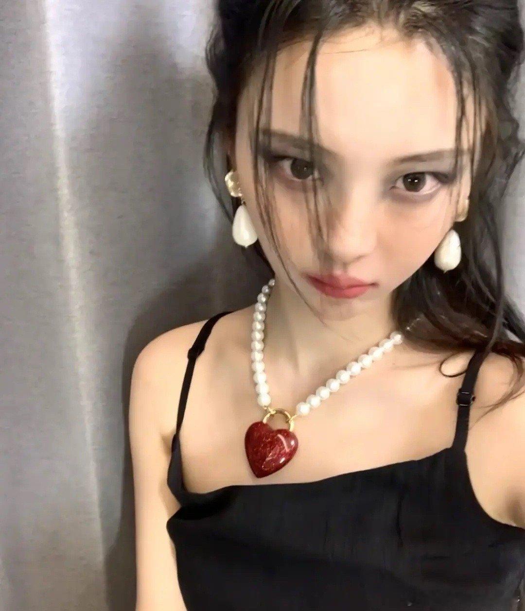 杨超越怎么变成韩素希了[跪了] ​​​