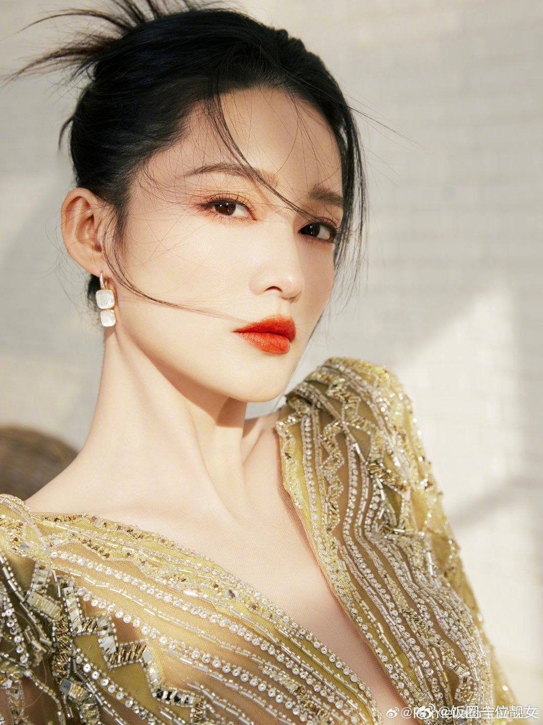 有人说李沁气质干净通透，戏路稳扎稳打，是内娱少有的清冷又有韧劲的演员 