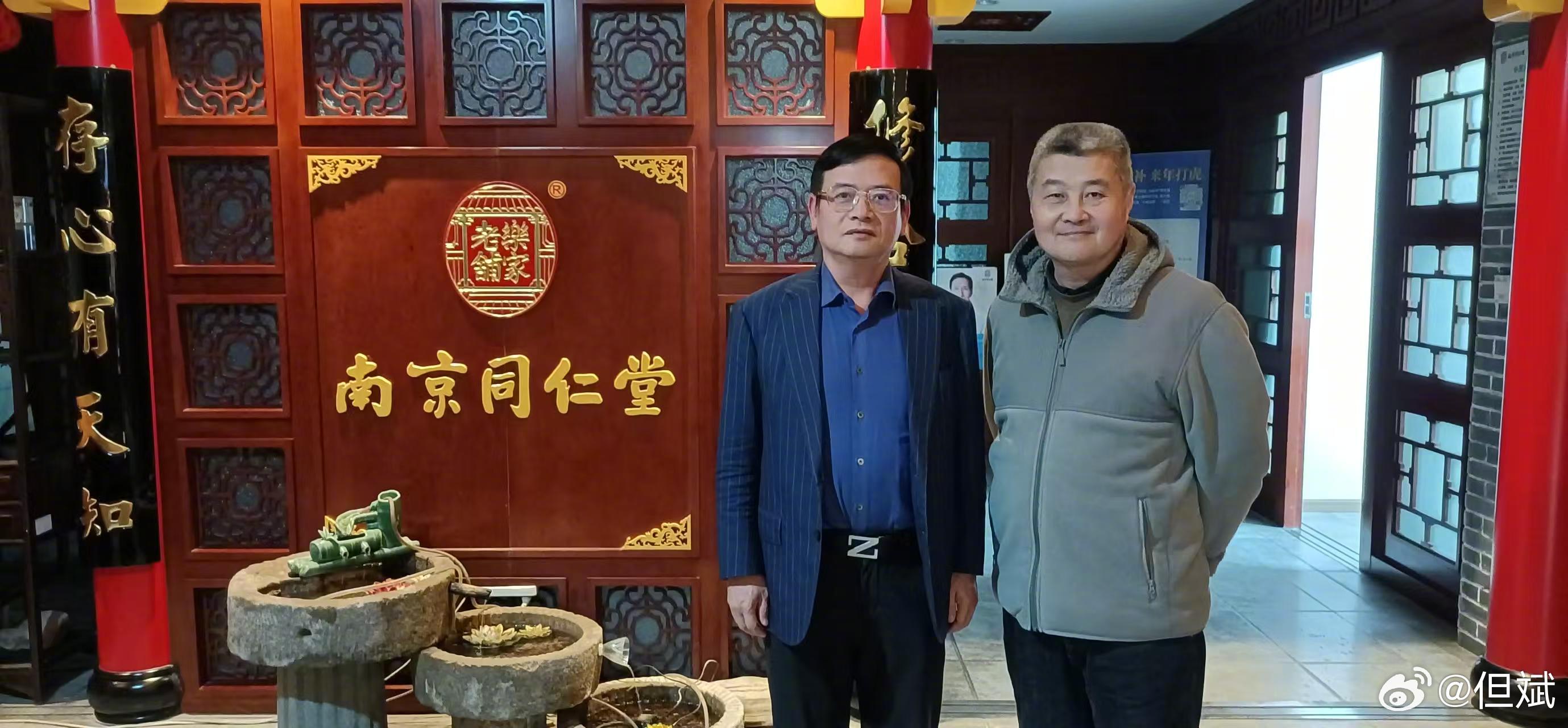 晚上见36年前开封化肥厂的工友李少旭兄，他长我一岁，如今已是南京同仁堂的中医师。