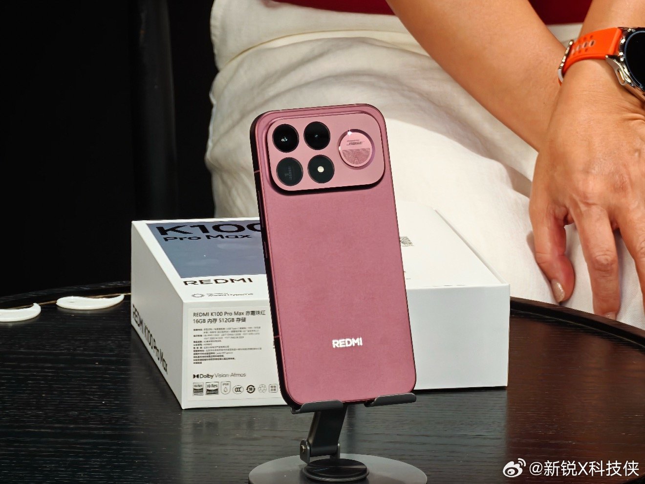 手机圈终于有高级酒红色了K100 Pro Max赤霞珠红配色正式亮相，不得不说整