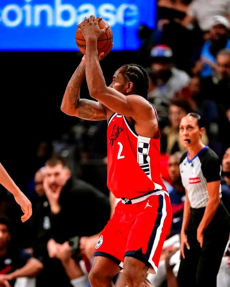 伦纳德终于把保温杯给摔了！

之前还西部倒数第三，现在快船一波六连胜直接起飞，战