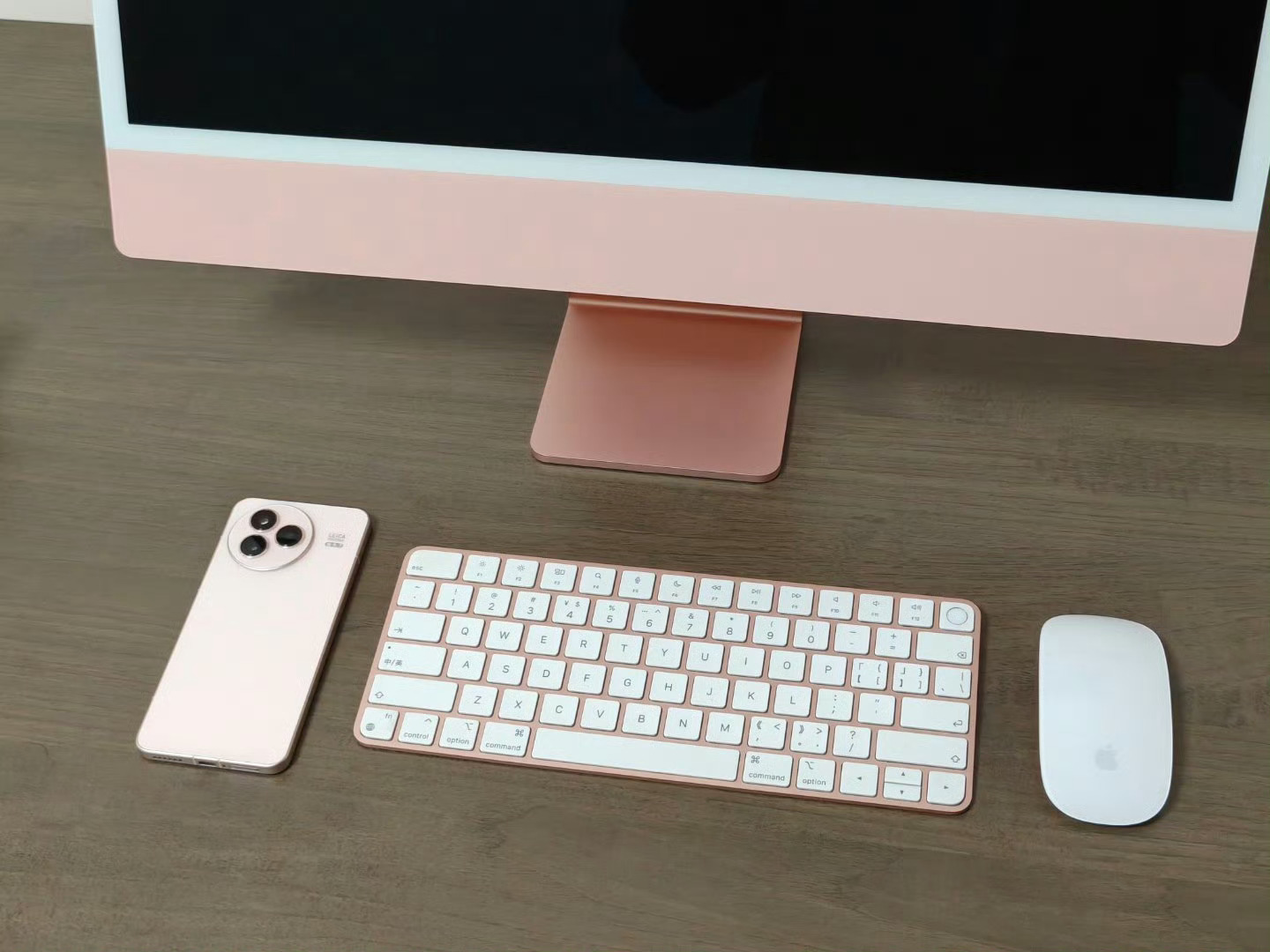 [柯基]其实 Civi 5 Pro 和 iMac 这么一搭还是挺好看的 ​​​