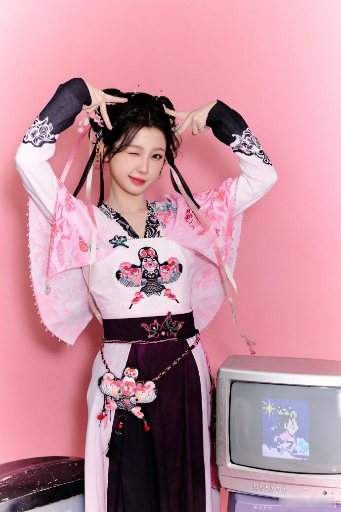 #虞书粉皮欣凌妙妙##虞书欣像素小人look#虞书欣以像素小人造型亮相永夜星河凌