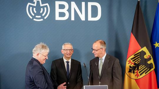 据《南德意志报》周五报道，柏林总理府提出一项提议，打算赋予德国当下以监视工作为主