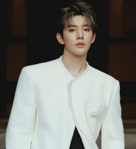 邓为这次拍了AnotherMan封面，影响还真是挺大的首先，这是继五大女刊ELL