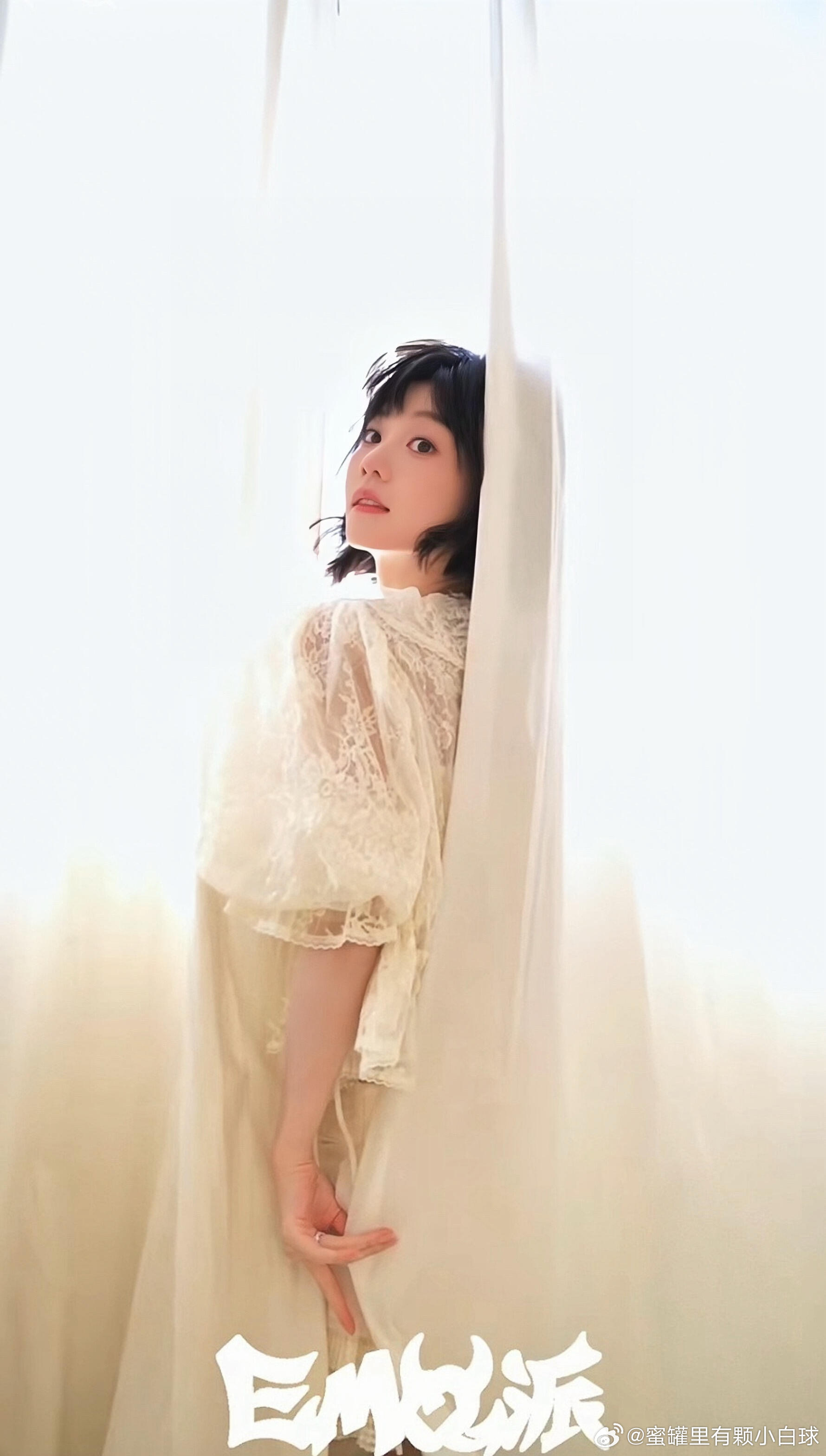 胡意旋短发雀斑造型胡意旋完全换了种风格，又野又灵的，第一眼真没认出来真的好漂亮没