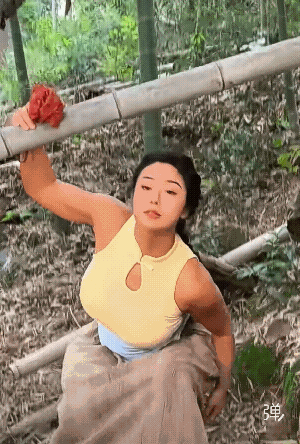 有一种看到迪士尼卡通片 花木兰  巾帼英雄  又带着女性健康的美。