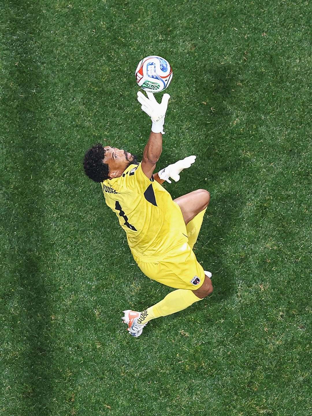 厉害极了！今天凌晨的世界杯，西班牙￼0-0佛得角￼爆出超级冷门，身价仅5万欧元的