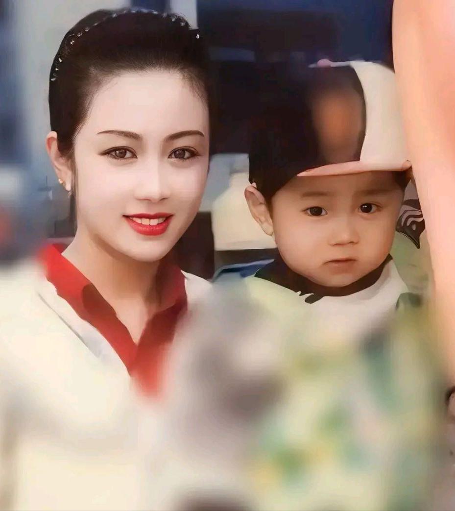 二人转演员，温美玲，刘能的前妻，直播的时候，有人打字，姐，给我两千块钱吧，我已经