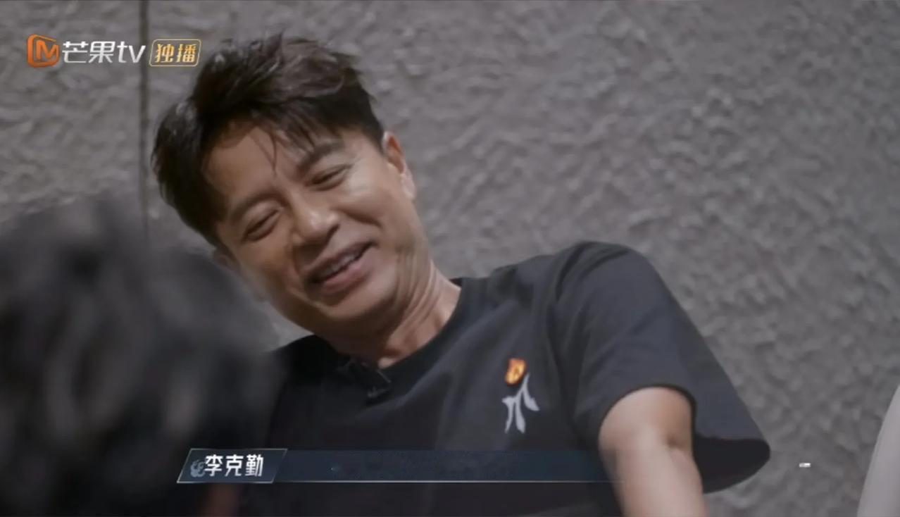 从来没看到过扑克竞技这么想输的王栎鑫！
披哥四公演王栎鑫，张远，俞灏明扛着陈楚生