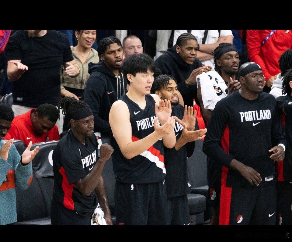 12月23日讯 今日进行的NBA常规赛，开拓者主场迎战活塞。双方目前半场战罢，开