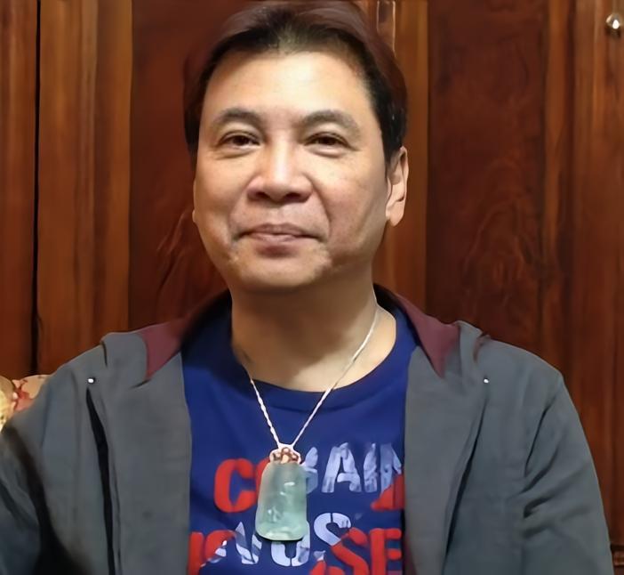 简远信（Jerry Jian），11月19日出生于中国台湾省台中市，毕业于华夏工