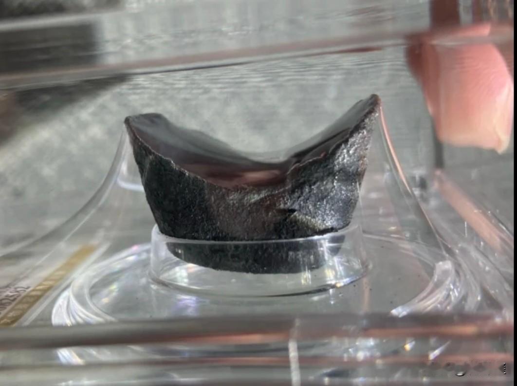 凭什么呀？
   一枚带有（福）字吉祥寓意的33克银锭，在2月2日截拍的某网拍上