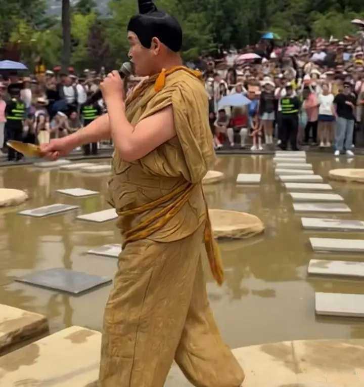 这是朱之文“大衣哥”吗？
