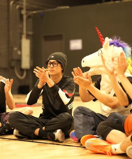 又去送礼物啦（cr📕王鹤棣