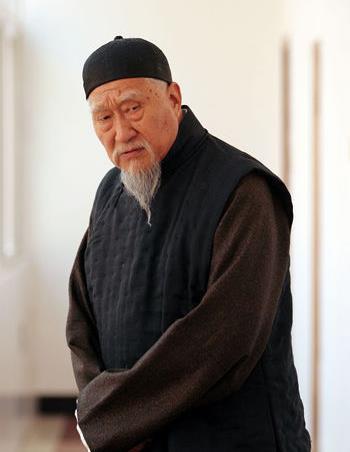 曾静，汉族，中国大陆男演员，代表作品《四世同堂》《铁齿铜牙纪晓岚》《江山风雨情》