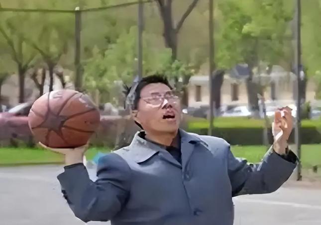 2000年，哈尔滨一名26岁小伙意外去世，他的心脏被移植给57岁的杨孟勇。没想到