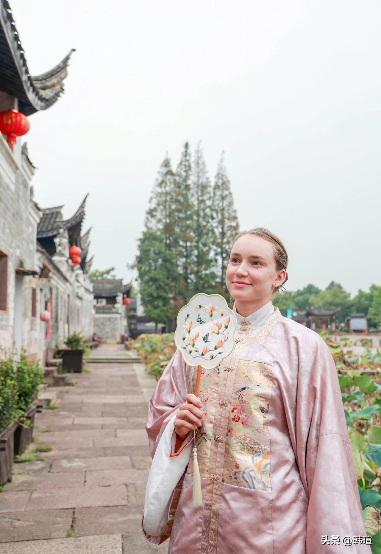 从去年宁波500赛至今，莱巴金娜拿到28胜3负1赛前退赛的总成绩，而更疯狂的是，