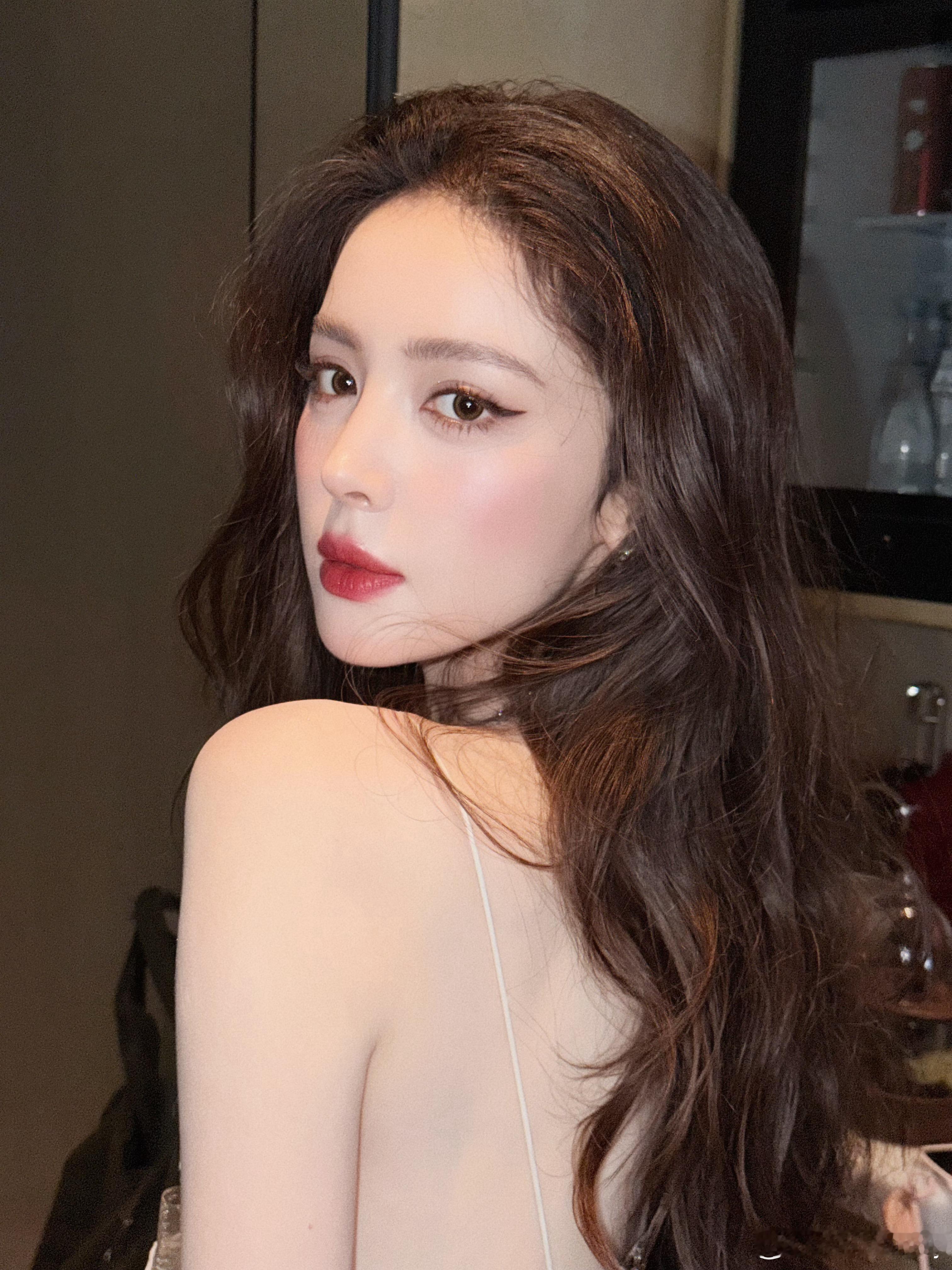 我给娜扎化的甜心性感小野猫妆✨娜扎甜心性感小野猫夏一秒上妆 💄杨单 ​​​