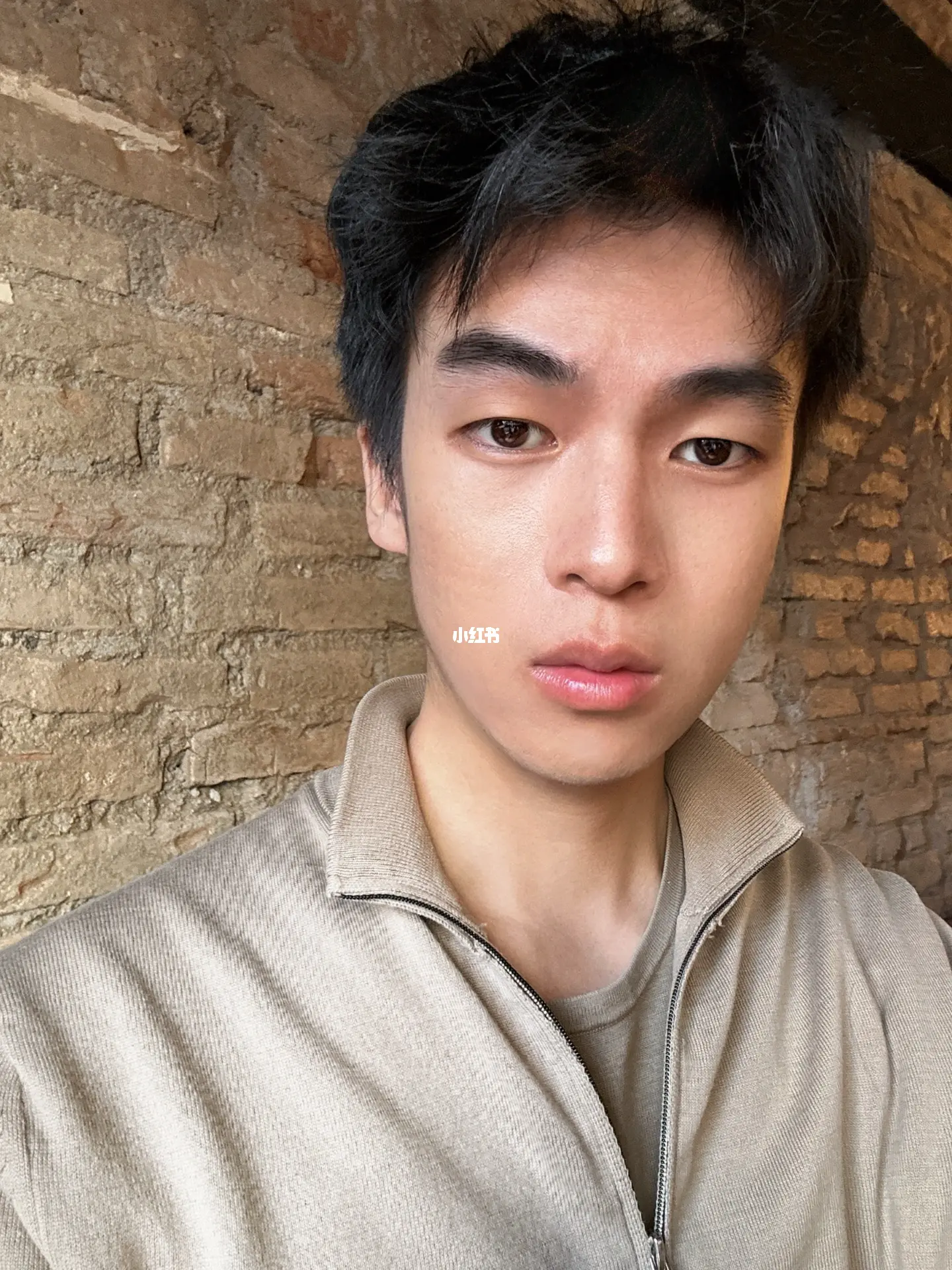 帅哥请我去旅游，但我开心不起来