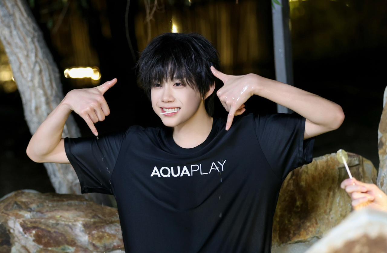 这么可爱的小孩，谁能抵抗得住他的笑容！挺阳光的🌞 