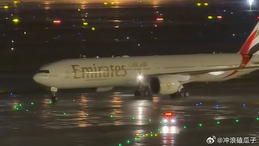 迪拜复航首班赴华航班刚落地这是自迪拜机场重新恢复运营以来第一架飞往中国境内的航班