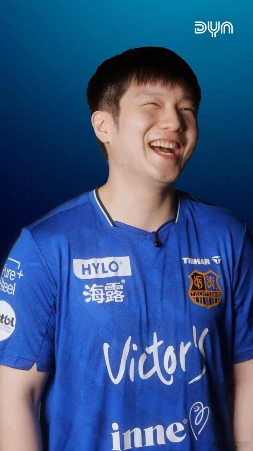 笑多多的Funny仔，and he ' s so happy！ 