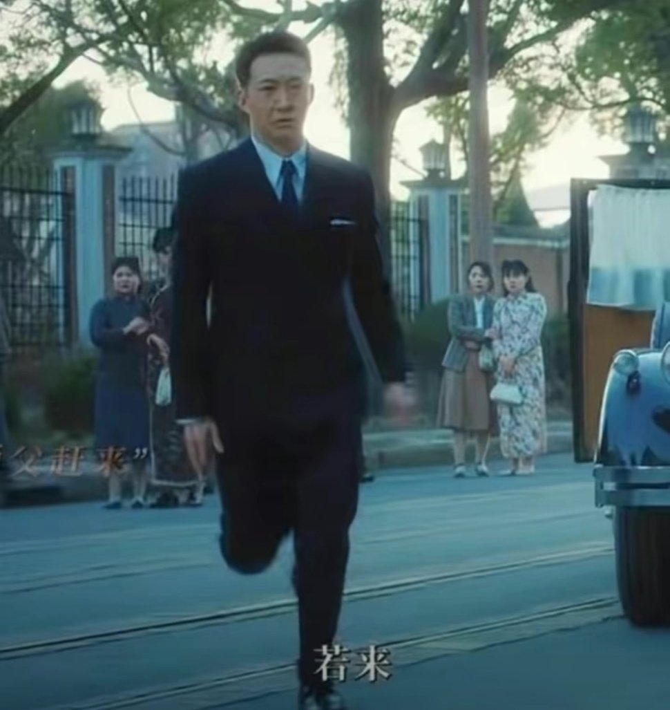 #沈图南浣碧式奔跑# 王阳跑顺拐的这张图和浣碧对上了，追风者有自己的后来者居上[