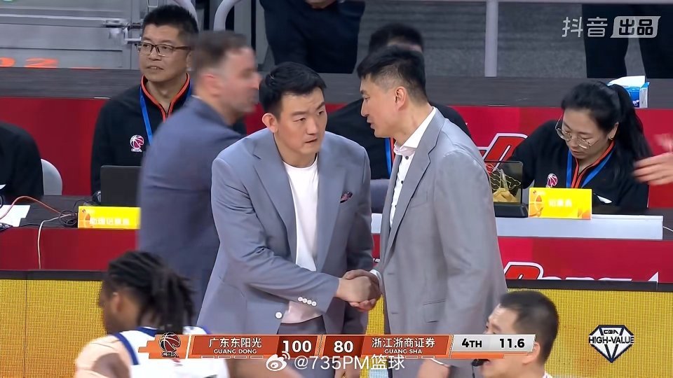 赛前大家想比赛结果是不是反过来的比分。今天在萨林杰受伤下去之后，内线上张皓嘉和最