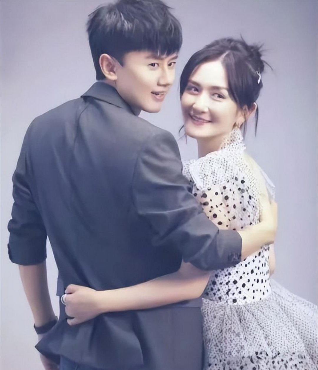 提及张杰很多人都会想起《逆战》这位才华横溢的歌手为华语乐坛带来了不少的经典。在事