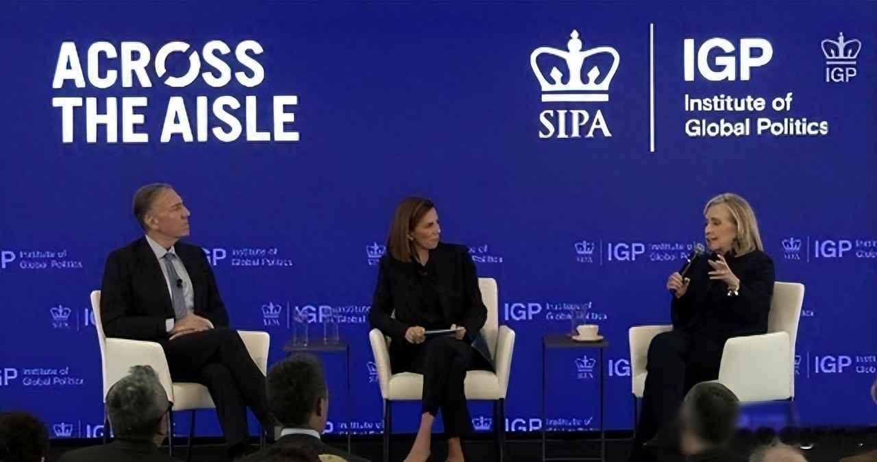 美国收缩防线，希拉里与蓬佩奥同台唱反调，全球秩序悄悄换轨
2026年1月23日，