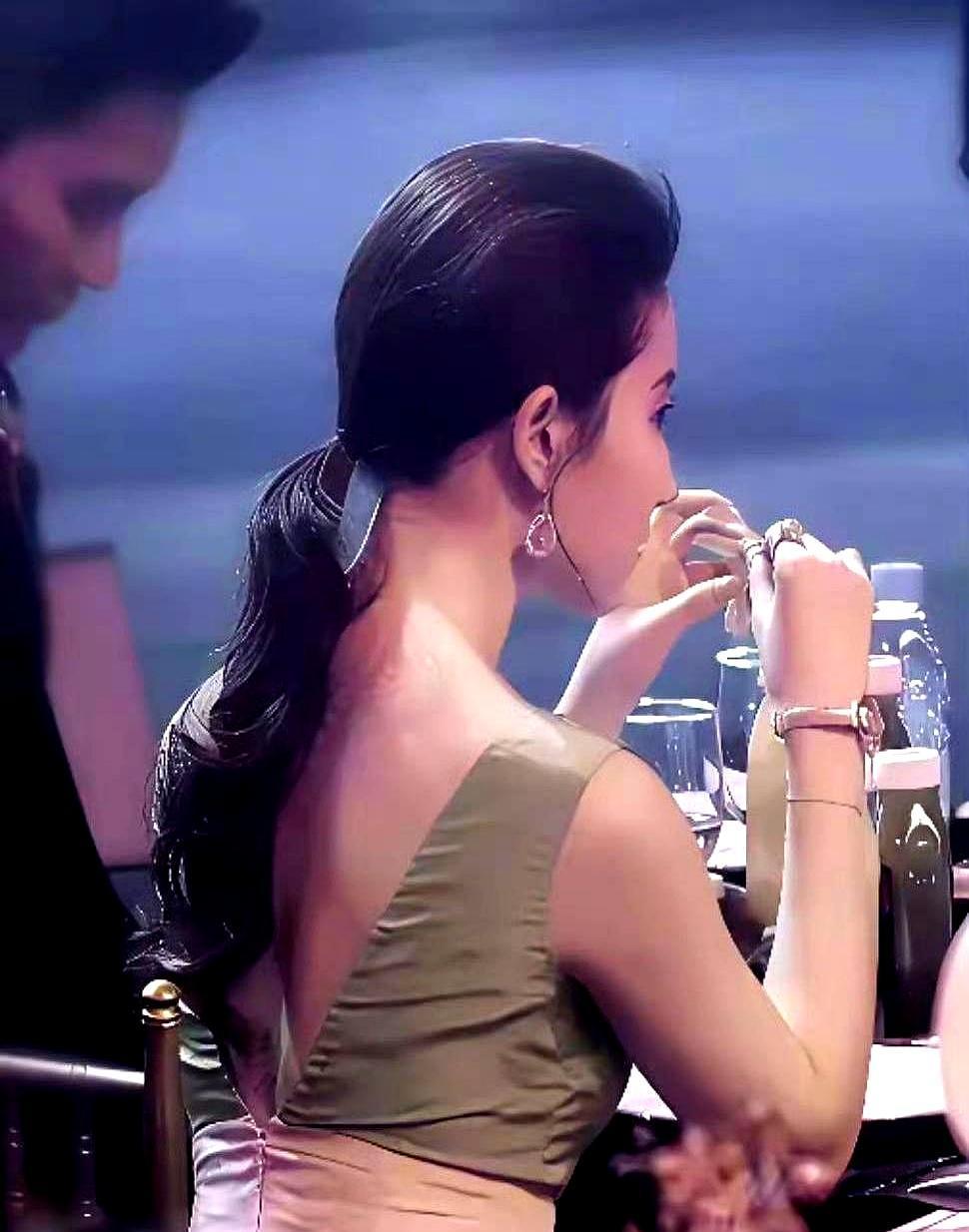 刘亦菲拍戏戴的那片头发，4万8，高清镜头下只能扛5次特写。
卸了妆，杨超越们也在