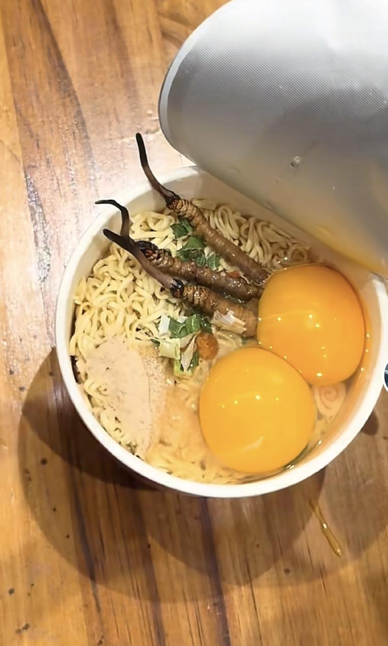 这面条得好几百，有没有想吃的冲动呀？