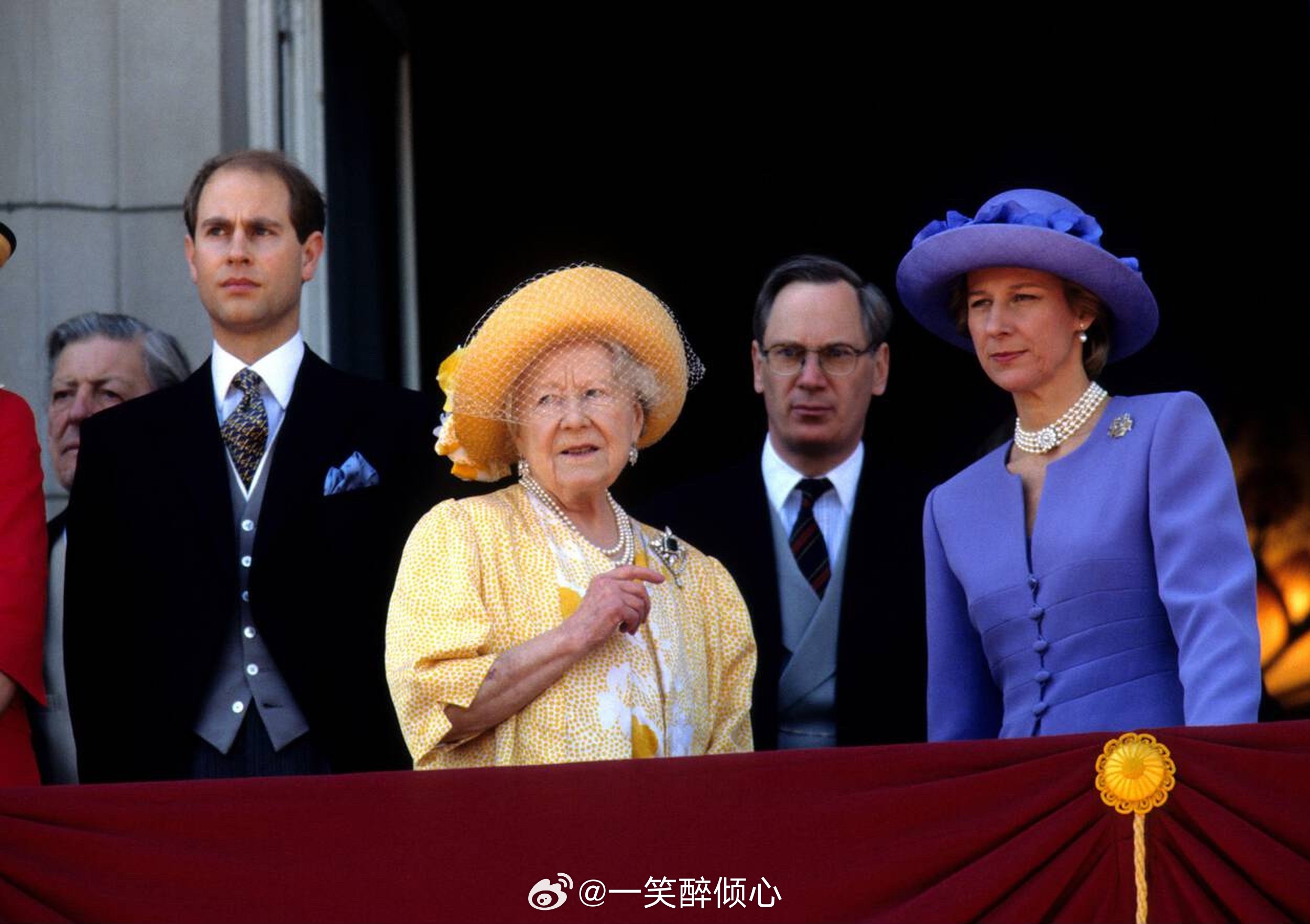 英国王室  那些年，伊丽莎白王太后和格洛斯特公爵夫人比尔吉特📸众所周知，伊丽莎