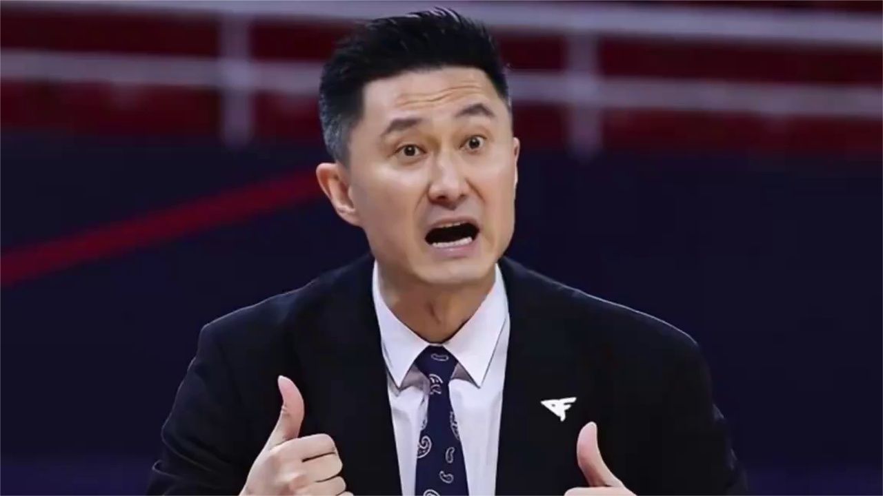 耐人琢磨！杜锋现身广东仪式，焦泊乔神情冷淡，隔阂肉眼可见？