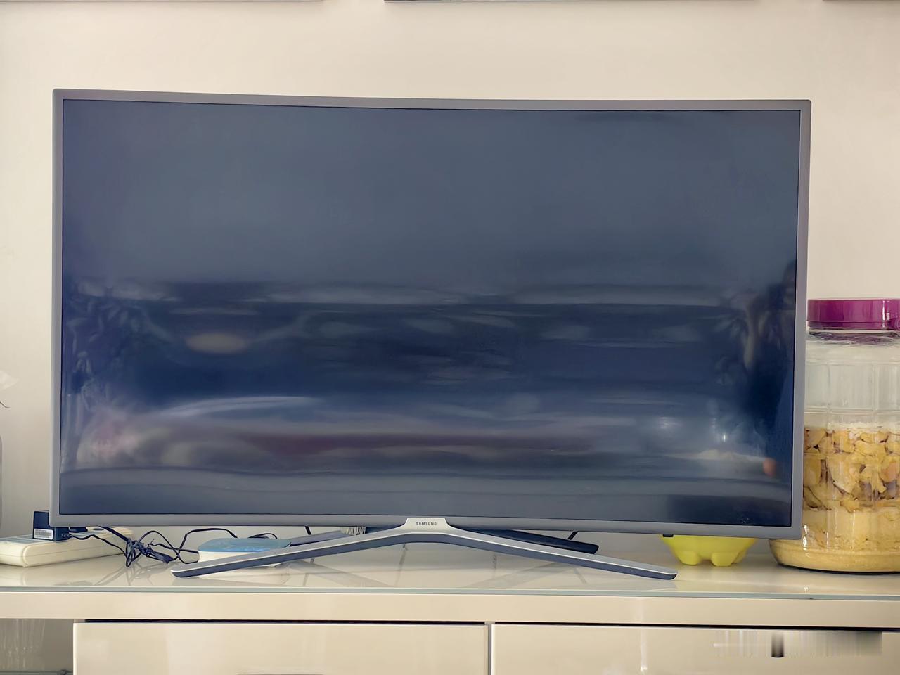 大年三十晚上央视春节联欢晚会是我家每年不二选择，晚上7.30分准时打开电视，电视