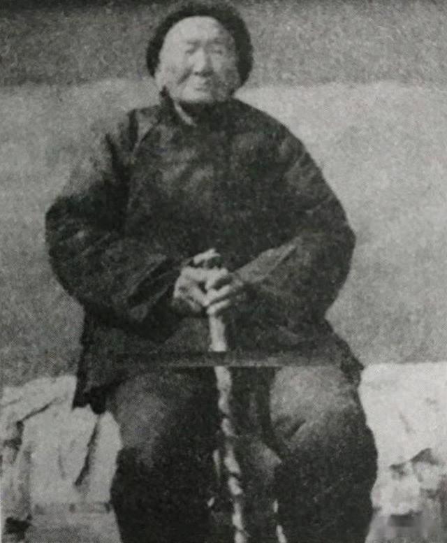 1941年，马宗英弄到了300发子弹，正准备送给八路军，路上却遭到了伪军检查，谁