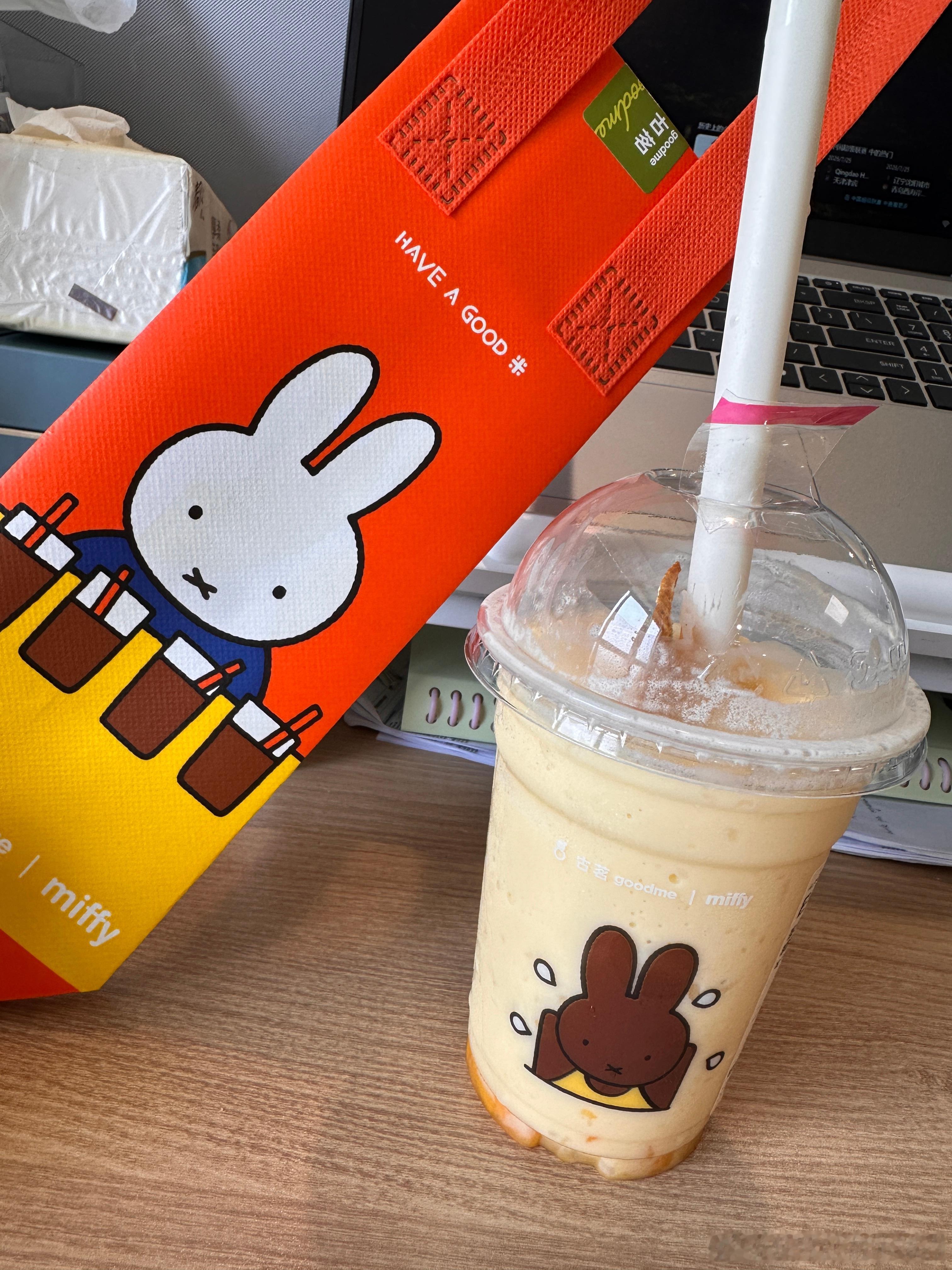 高温天为啥喝白开水不解渴我现在最喜欢喝的就是冰水了。别的喝什么都感觉太甜了。今天