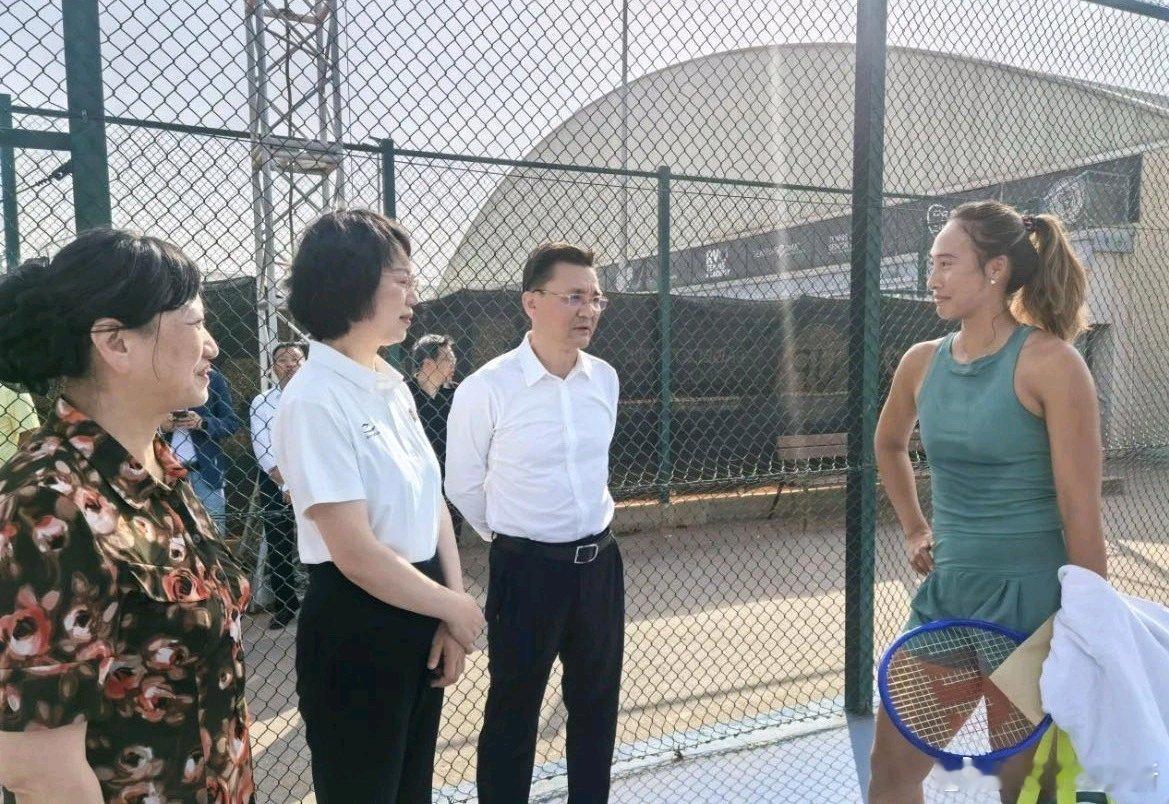 郑钦文9月16日重返赛场2025年8月26日，湖北省副省长陈平率领代表团赴西班牙